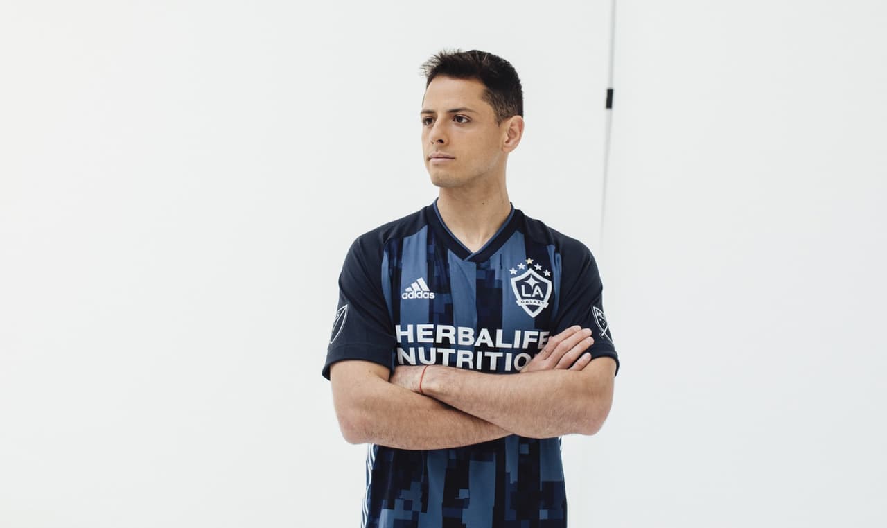 LA Galaxy ya puso a la venta la playera que usará Chicharito Hernández