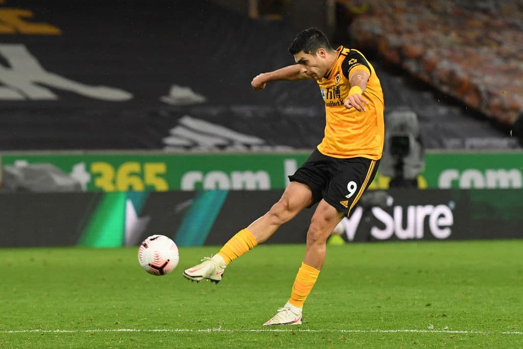 De último minuto empata Newcastle ante el Wolverhampton en el Estadio Molineaux. El mexicano Raúl Jiménez anotó el primer gol del encuentro, pero fue al minuto 88 cuando Jacob Murtphy le da el gol del empate a los 'Magpies' en la quinta jornada de la Premier League.