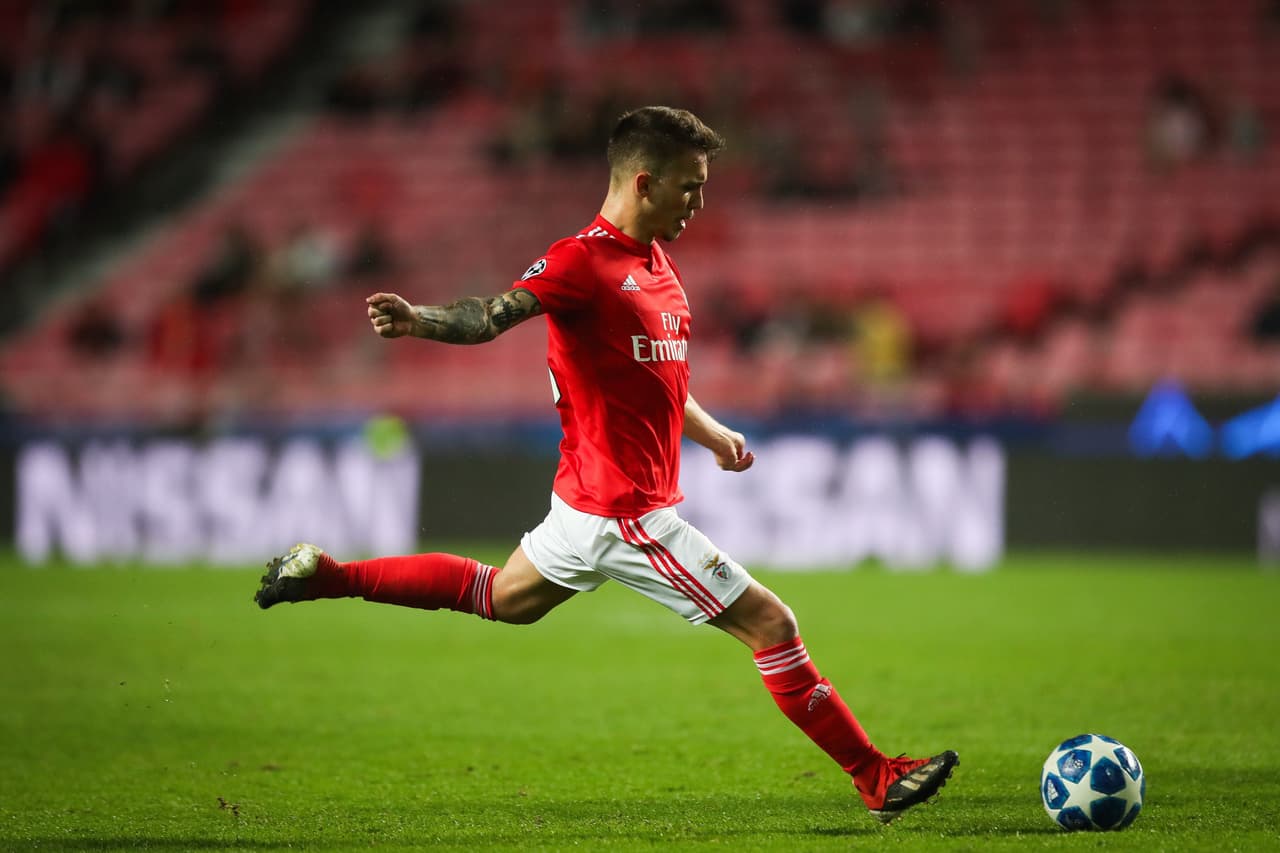 El que sí acertó, al minuto 88, fue Grimaldo con este remate para consumar el triunfo.