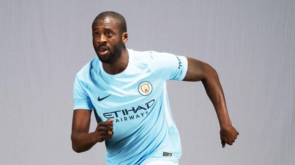 A través de sus redes sociales, el Manchester City hizo oficial la camiseta que lo acompañará en la temporada 2017/2018 en la Premier League, las copas inglesas y la Champions League.