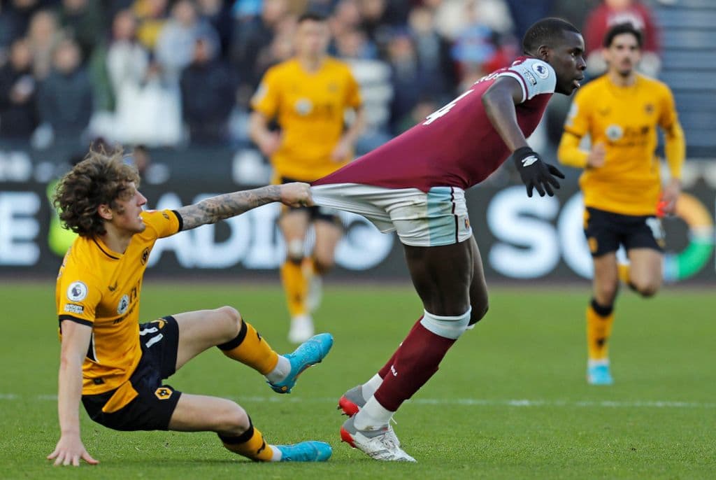 Tomas Soucek le dio el triunfo a West Ham sobre Wolverhampton durante la J27 en la Premier League, dejando el marcador 1-0 a favor de la escuadra londinense. El mexicano Raúl Jiménez ingresó al campo al minuto 81’ del encuentro.