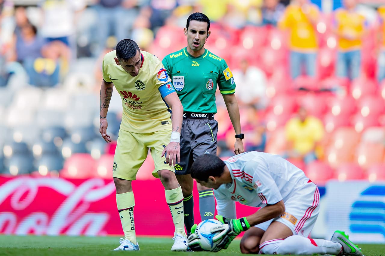 Rubens es el jugador que más faltas comete en el América con 26 en lo que va de las 11 fechas. Esas infracciones le han costado al volante creativo cinco amonestaciones y dos tarjetas rojas.