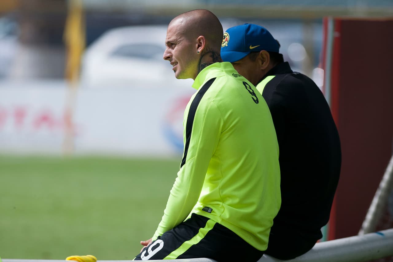 Otro que también ha puesto en tela de juicio el arbitraje es Darío Benedetto, quien tuvo que ver los juegos del América desde la tribuna 2 partidos por la suspensión a la que se hizo acreedor en el juego ante Tigres.