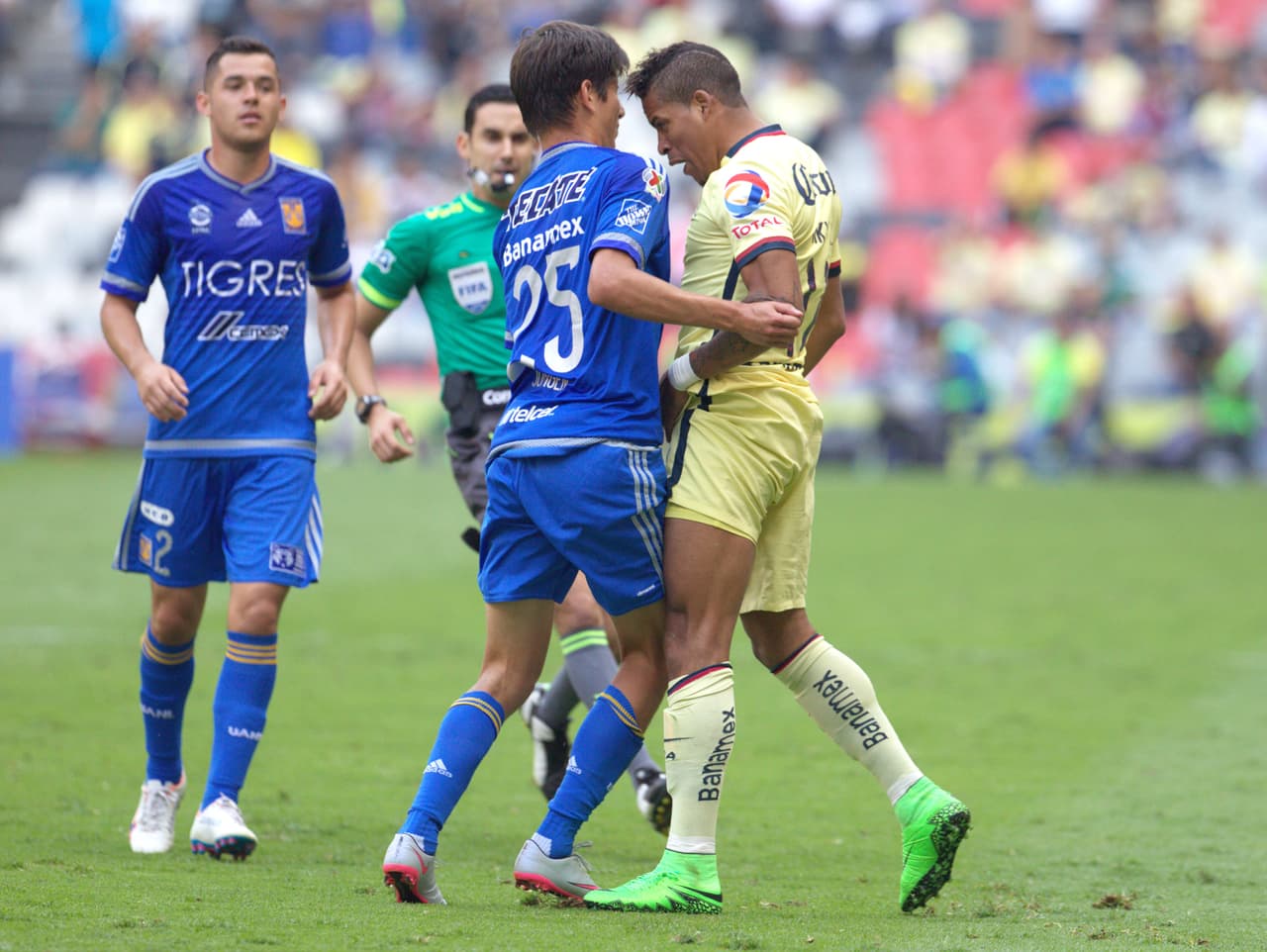 América no ha sabido encontrar el equilibrio entre la intensidad para llegar de sus jugadores y la mala intención o fuerza excesiva buscando el balón.