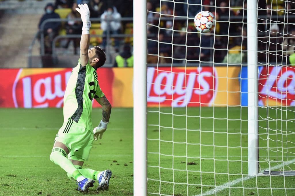 Real Madrid derrota 3-0 al Sheriff Tiraspol con anotaciones de David Alaba (30'), Toni Kroos (45+1') y Karim Benzema (55'), poniéndose como líderes de grupo y asegurando su clasificación a la siguiente ronda de la UEFA Champions League.