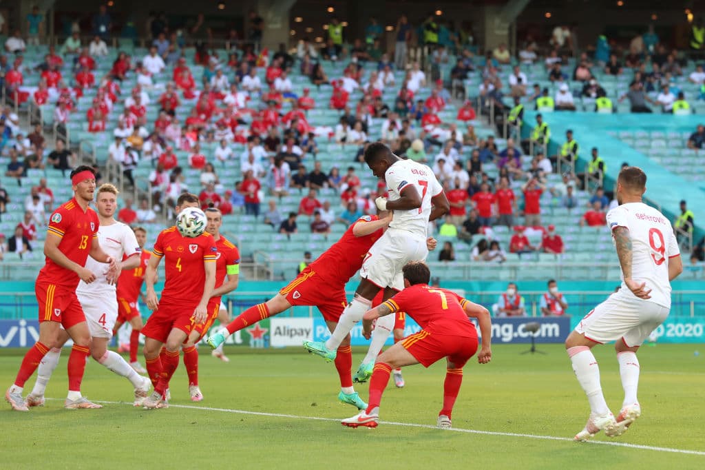 Las anotaciones de Breel Embolo y Kieffer Moore nos regalan el primer empate del torneo entre Suiza y Gales.