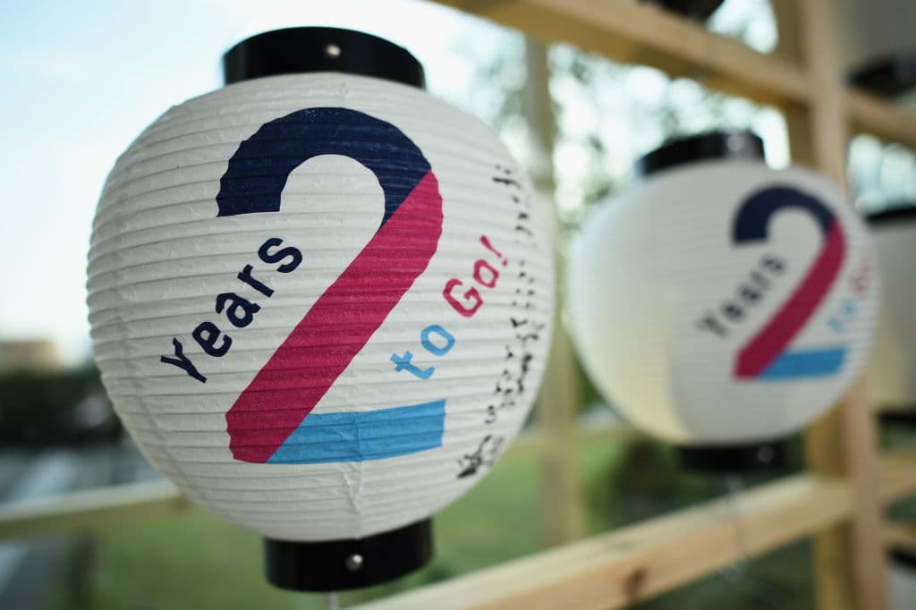 Un par de izakayas conmemorativas con la leyenda 'a dos años'. Esa es la distancia que por el momento nos separa de Tokio 2020.