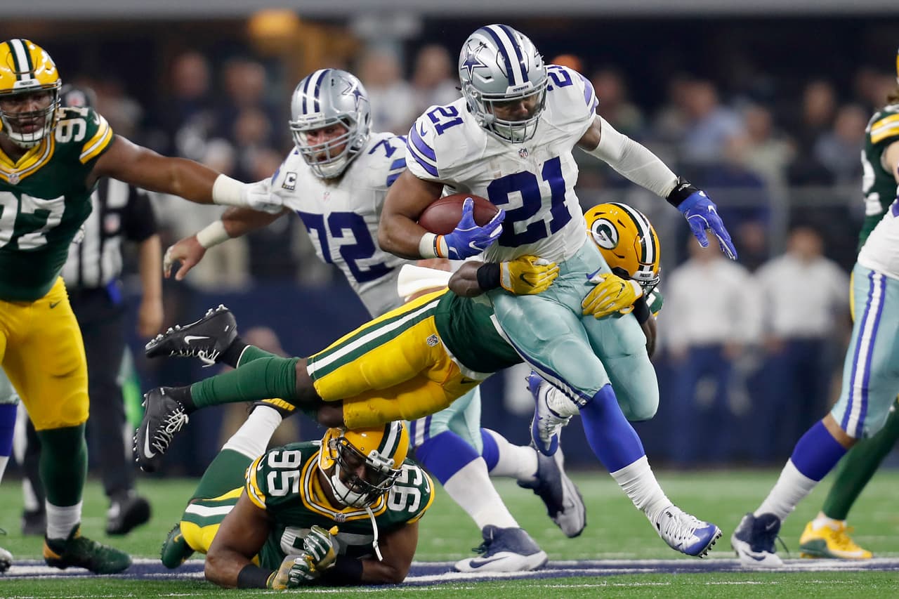 Zeke Elliott puso fin a una sequía de tres juegos sin superar las cien yardas al terminar con 116 en 29 acarreos contra los Empacadores.