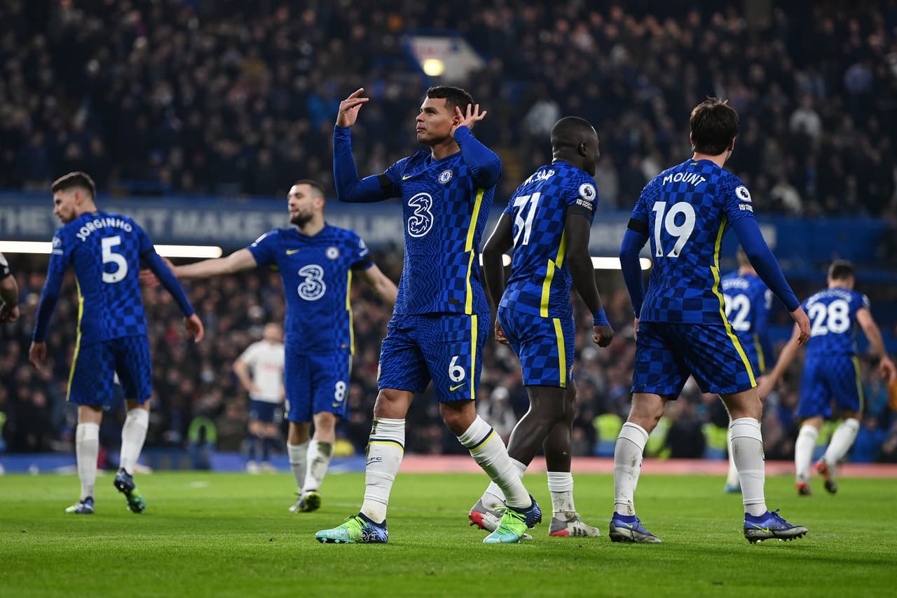 Los Blues se impusieron sobre el Tottenham en Stamford Bridge con las anotaciones de Hakim Ziyech y Thiago Silva.