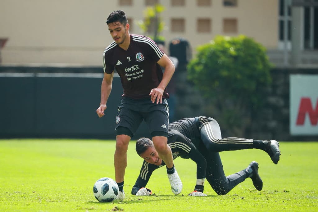 Raúl Jiménez ya se encuentra en México