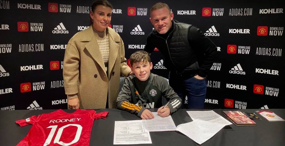 Hijo de Wayne Rooney firma con el Manchester United