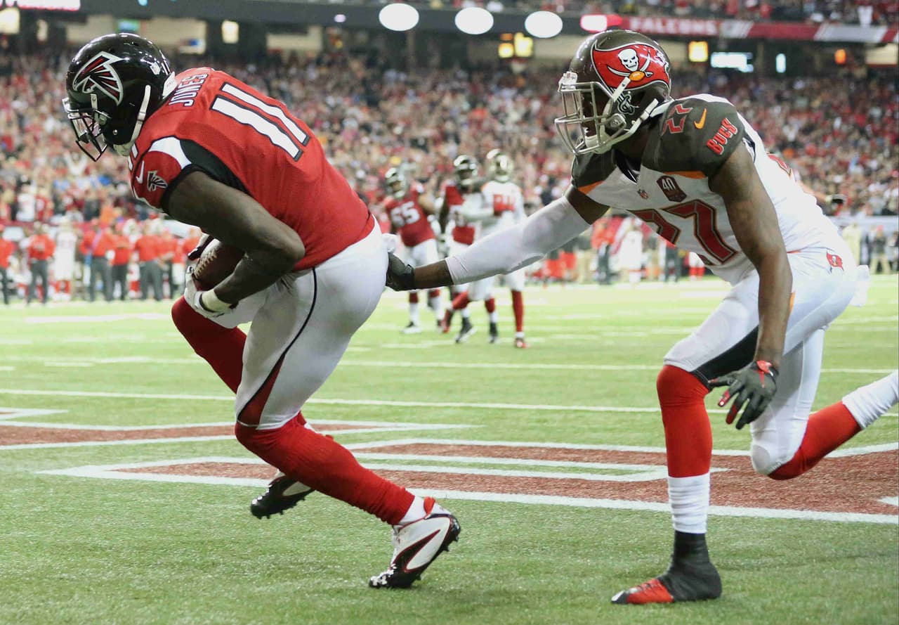 7. JULIO JONES - Si su equipo no se ve bien a pesar de la marca de ganados y perdidos, él mantiene un nivel de juego especial. Contra Tampa Bay atrapó 12 pases para 162 yardas con un touchdown, el que le dio la ventaja a Atlanta, que luego perdería.