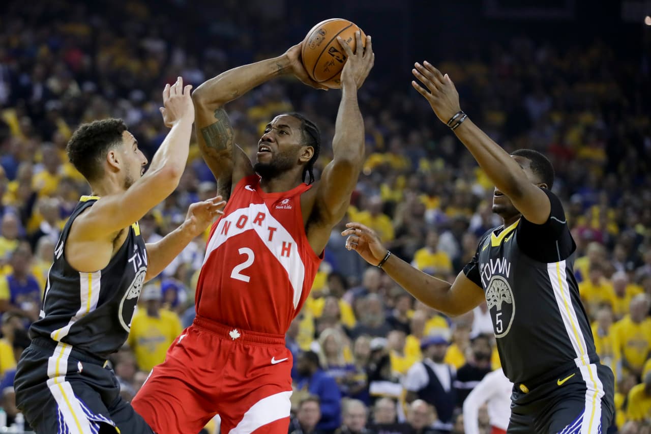 Gracias al buen trabajo en marca y su contundencia Golden State Warriors terminó el primer cuarto con ventaja de 23-17 sobre Toronto Raptors.