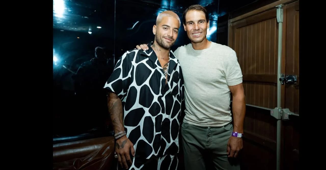 <h2>Rafael Nadal y Maluma</h2>
<br>
<br>El tenista español se ha mostrado siempre un fanático de la música, y en sus vacaciones en Ibiza, aprovechó para ir al concierto de Maluma, y luego en el after party, tomarse fotos con él.
<br>
<br>"Gran noche con amigos! @maluma crack total!mil gracias por todo!🔝", escribió Nadal acompañado de la foto.