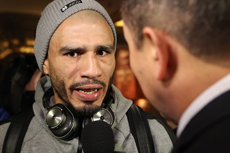 El boricua arribó horas después de ser desconocido por el CMB como monarca mediano.