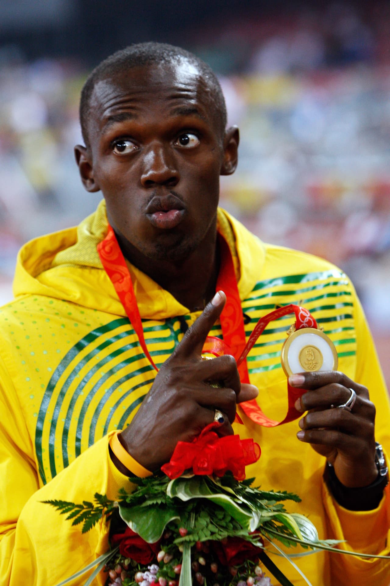 Medalla de Oro en 100 y 200 metros, consiguiendo además el Récord Mundial de 9,69 segundos en los 100 metros.