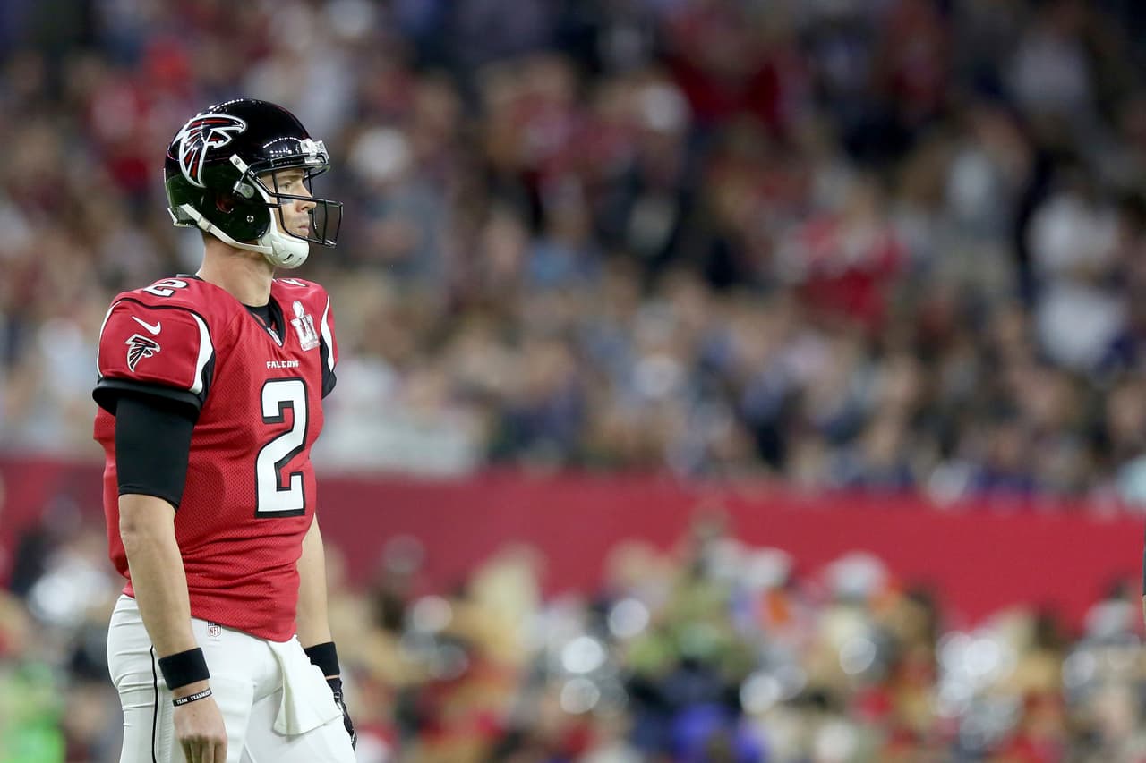 <b>¿Podrá ganar un Super Bowl?</b>
<br>- Matt Ryan estará iniciando la próxima campaña de la NFL con 35 años, su cuerpo le permite mantenerse a buen nivel, pero la realidad es que, la División Sur de la NFC tiene una competencia importante y realmente dura donde se encuentran, principalmente, los New Orleans Saints de Drew Brees o los Tampa Bay Buccaneers donde liderará Tom Brady.
<br>- Estos son los primeros escalones que deberá superar Matt ‘Ice’ Ryan si es que quiere volver a disputar un juego poor el Vince Lombardi.
<br>- Posible si, difícil, también.