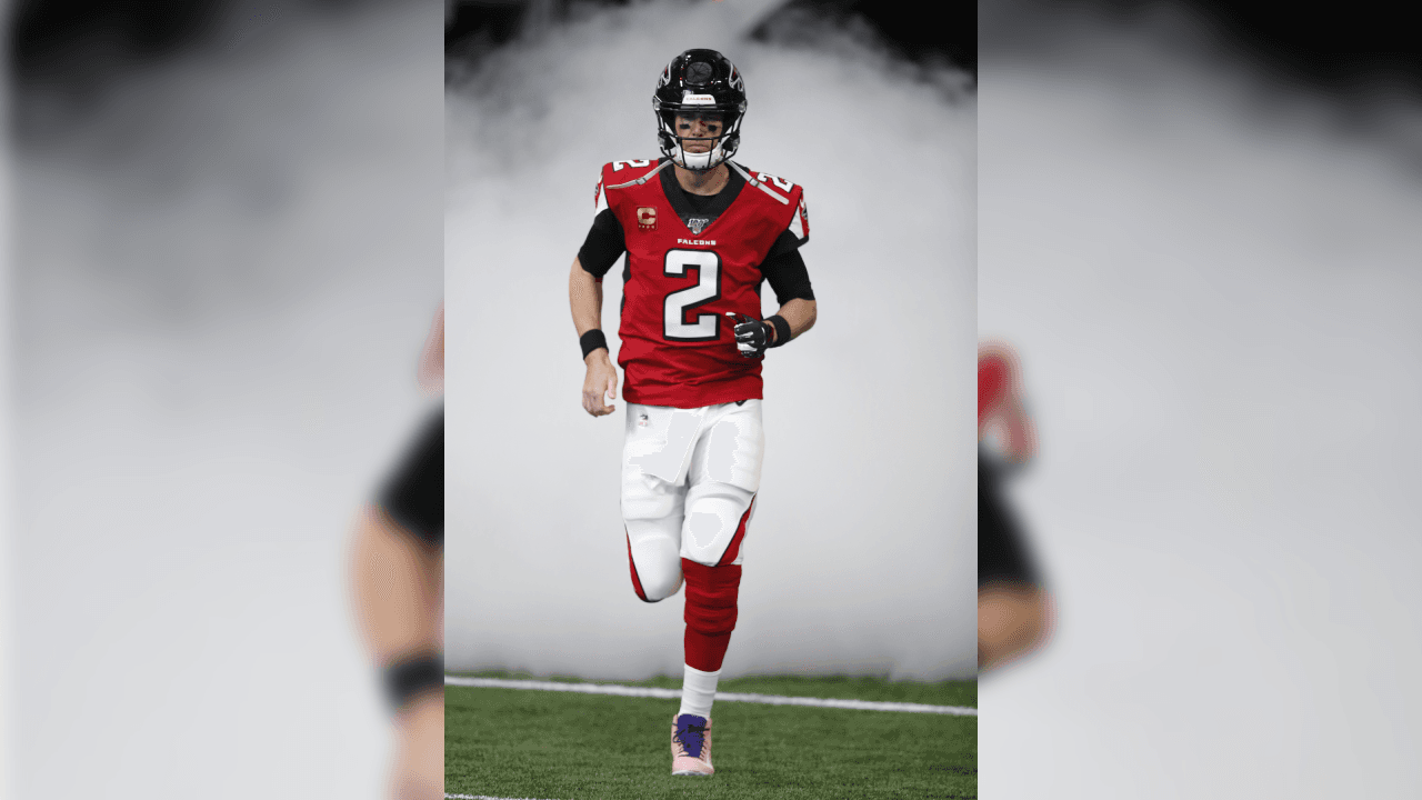 <b>Su estatura no le pesa</b>
<br>Es un quarterback alto, con su estatura de 1.93 metros de altura, Ryan es un jugadaor que noo tiene mucha movilidad en el campoo, pero suele ejecutar de manera adecuada, corre cuando debe hacerlo y también sabe salir de situaciones de mucha presión por parte de las defensivas rivales.