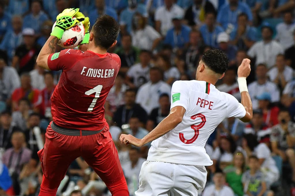 Allí la figura de Muslera fue imponente para evitar que su arco volviera a caer.