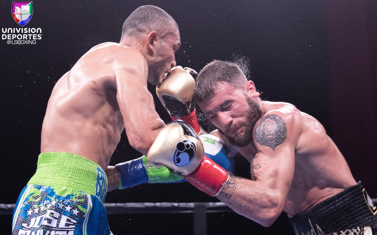 En una pelea emocionante, Caleb Plant logró despojar a José Uzcátegui de su cetro supermedio de la FIB en Los Ángeles tras noquear en dos ocasiones al entonces campeón venezolano.