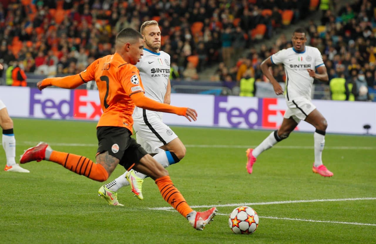 Inter de Milán y Shakhtar Donetsk no se hacen daño durante la Fase de Grupos en la UEFA Champions League. La escuadra ucraniania tuvo más peso durante el encuentro, sin embargo la visita tuvo más oportunidades en los últimos minutos del encuentro y ambos suman un punto.