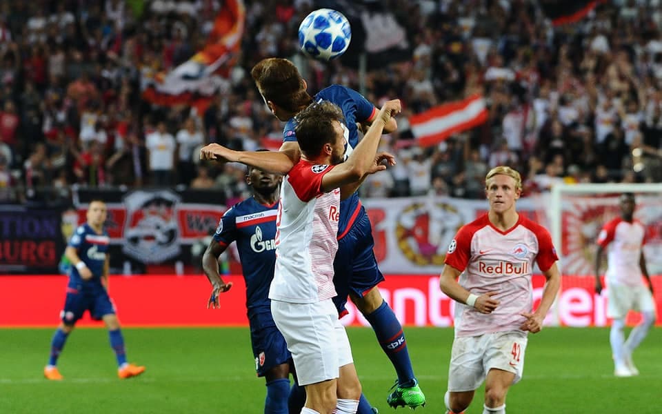 Por momentos parecía que jugar en casa le estaba afectando más de lo que estaba beneficiando al RB Salzburg y no concretaban en el último cuarto de cancha, los serbios no cedían terreno tampoco.