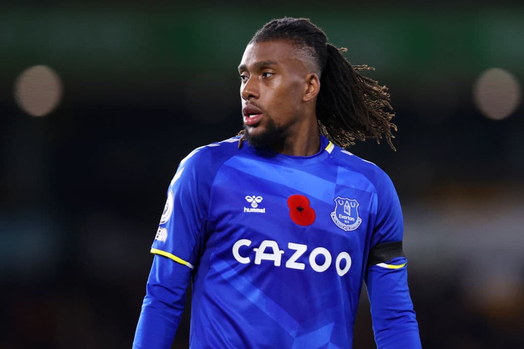 Wolverhampton se impone en el Molineaux ante Everton 2-1, durante la Jornada 10 en la Premier League. Max Kilman anotaba el primero para los locales al 28', pero Alex Iwobi emparejaba el partido a los 66' pero un golazo del mexicano Raúl Jiménez, le dio la victoria a los Wolves sobre los Toffees.