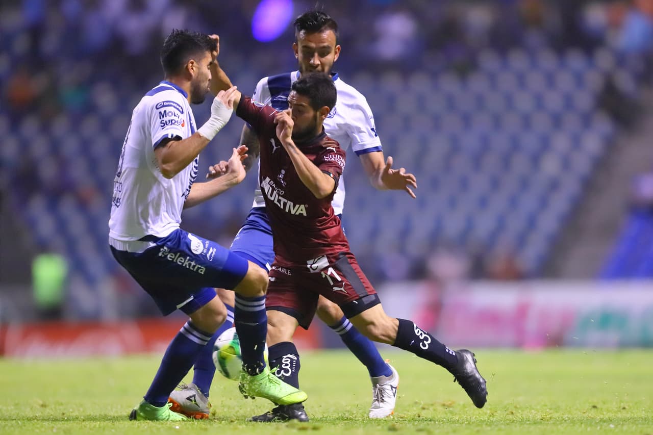 Tal como se esperaba, el equipo visitante intentó reaccionar tan pronto se reanudó el partido después de la anotación poblana, pero los queretanos se vieron relativamente faltos de ambición.