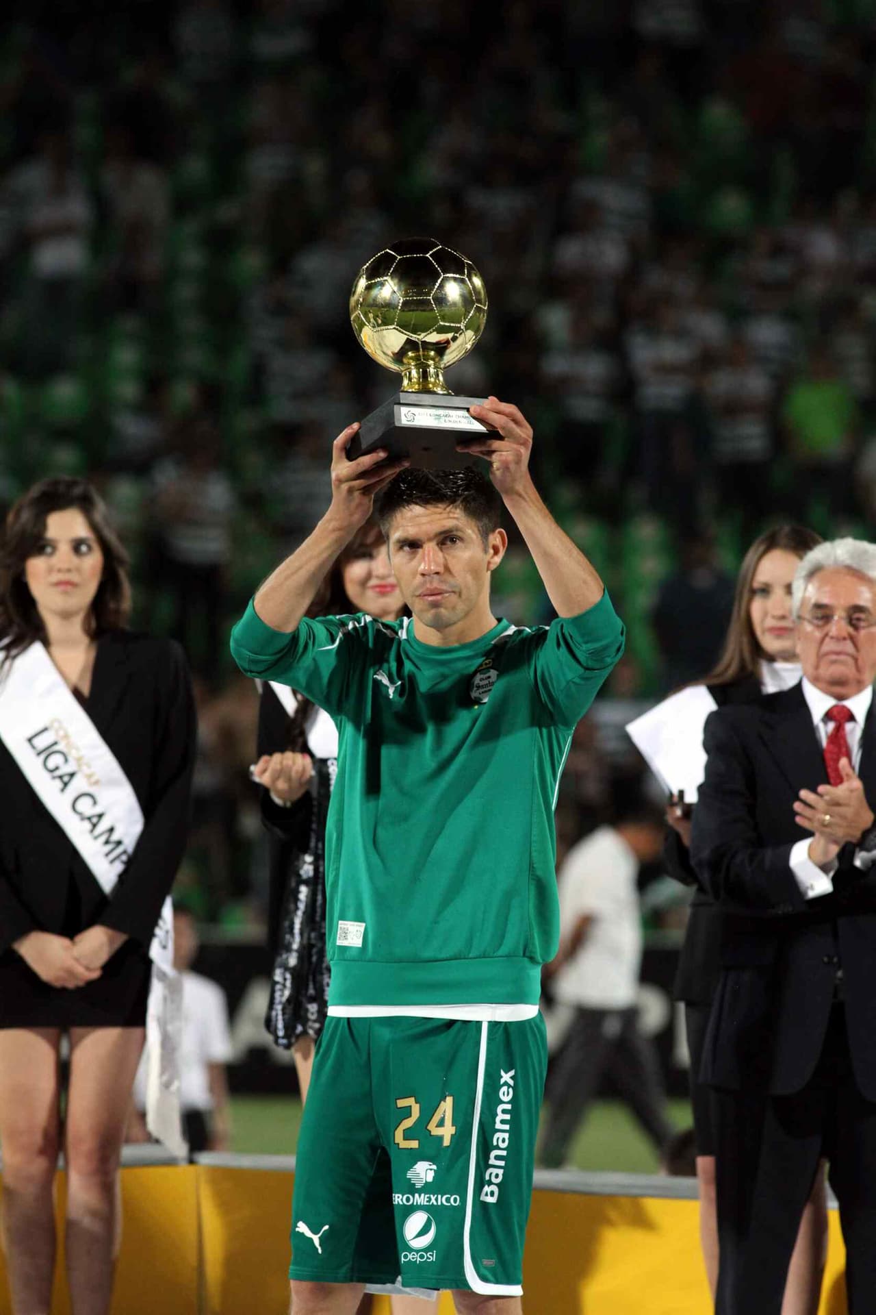 Hasta su partida al América, Oribe Peralta logró levantar tres títulos: el Ascenso MX con León y la Liga MX, dos veces, con los laguneros.