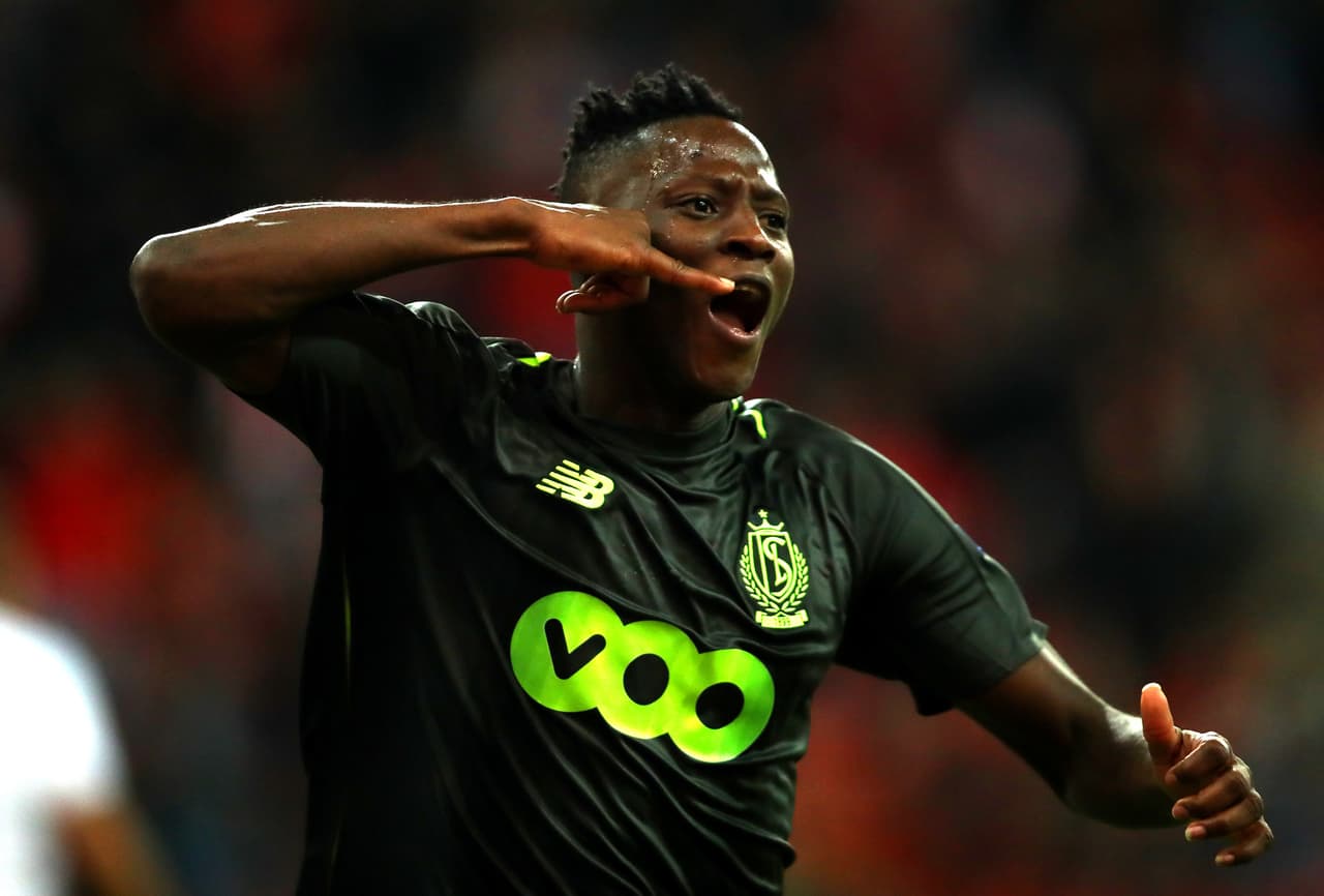 En un error en salida de los sevillistas, Moussa Djenepo cazó un balón cerca del área, encaró, combinó con Mehdi Carcela y definió.