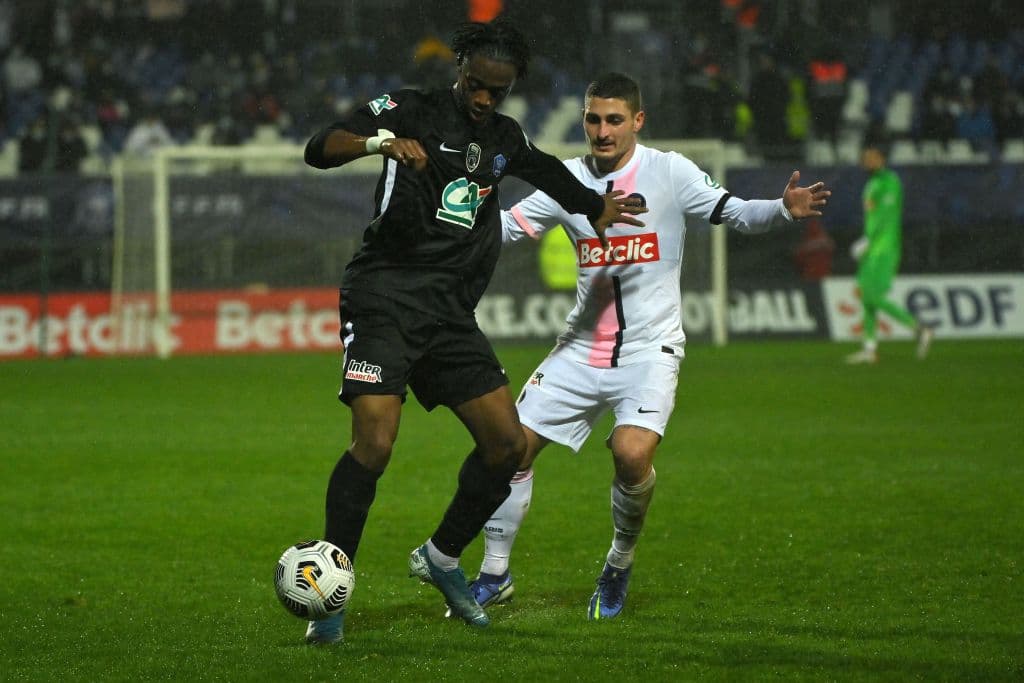 Paris Saint-Germain aplasta al Vannes Olympique Club con marcador de 4-0 durante la eliminatoria en la Copa de Francia. Presnel Kimpembe abrió el marcador al 28', pero fue Kylian Mbappé quien se lució con hat-trick (59', 71' y 76'), durante el partido. Lionel Messi no participó por dar positivo a COVID-19.