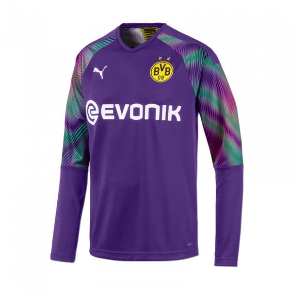 Borussia Dortmund realizó el lanzamiento de su nueva playera (con las tres de portero) para la siguiente temporada la cual usará por primera vez ante Borussia Monchengladbach en el cierre de la Bundesliga. El diseño abandona las mangas negras y regresa a una franja de ese color sobre los hombros con patrones. Además, celebra los 110 años del club con una frase en el cuello: "Ayer, hoy, mañana, para siempre".