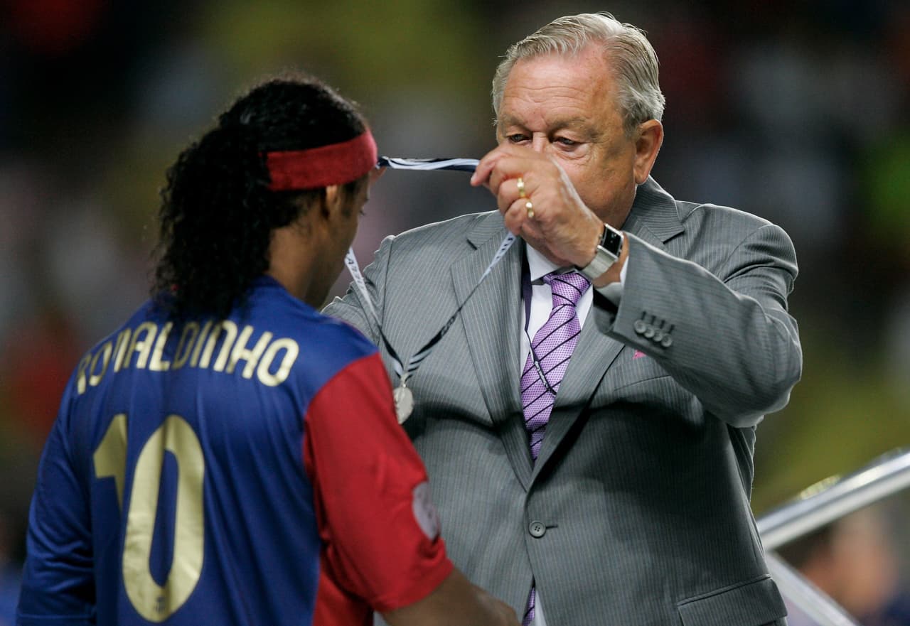 El Barça llegaba de ser campeón de la Champions y los hispalenses de la Europa League. Renato, Kanouté y Maresca marcaron los goles de los andaluces.