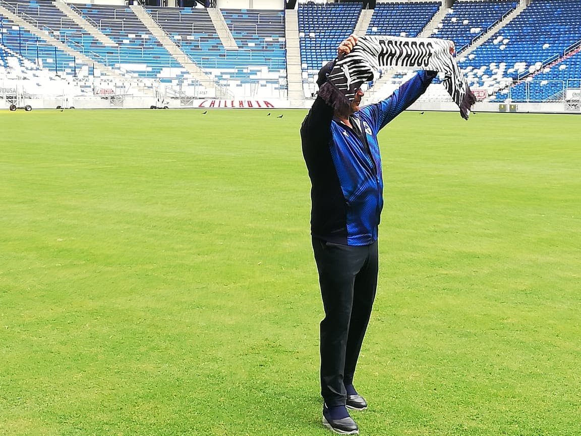 Monterrey presenta a su nuevo Director Técnico, Antonio Mohamed, en su estadio.