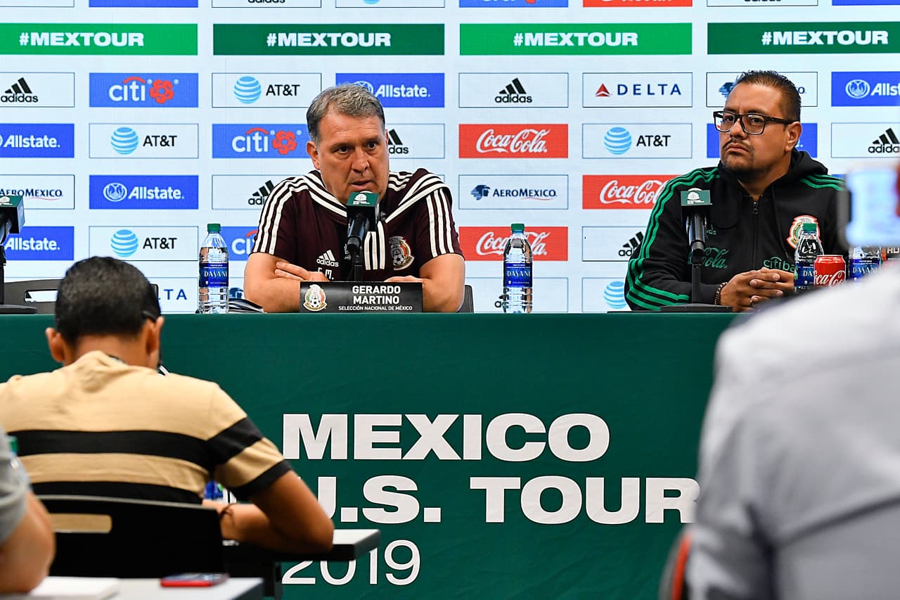El entrenador de la Selección de México, el argentino Gerardo 'Tata' Martino, conversó esta tarde en Atlanta con la prensa de cara a su partido de preparación contra Venezuela y dando detalles de cómo su lista final para la edición 2019 de la Copa Oro está quedando diseñada. Así reaccionó el técnico del Tri.