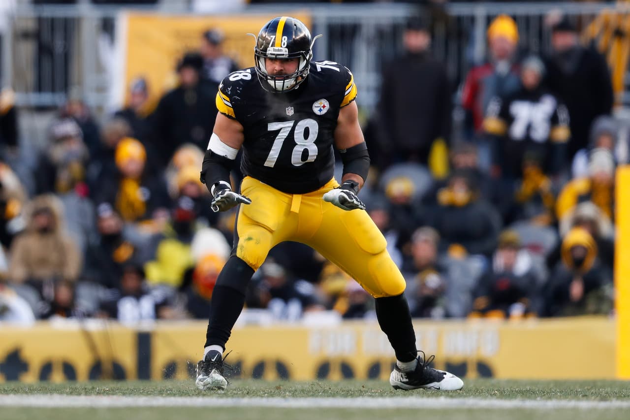 Pittsburgh Steelers tackle Alejandro Villanueva (78) blocks during an NFL AFC wild card playoff football game against the Miami Dolphins on Sunday, Jan. 8, 2017, in Pittsburgh. Pittsburgh won 30-12. (Aaron M. Sprecher via AP)