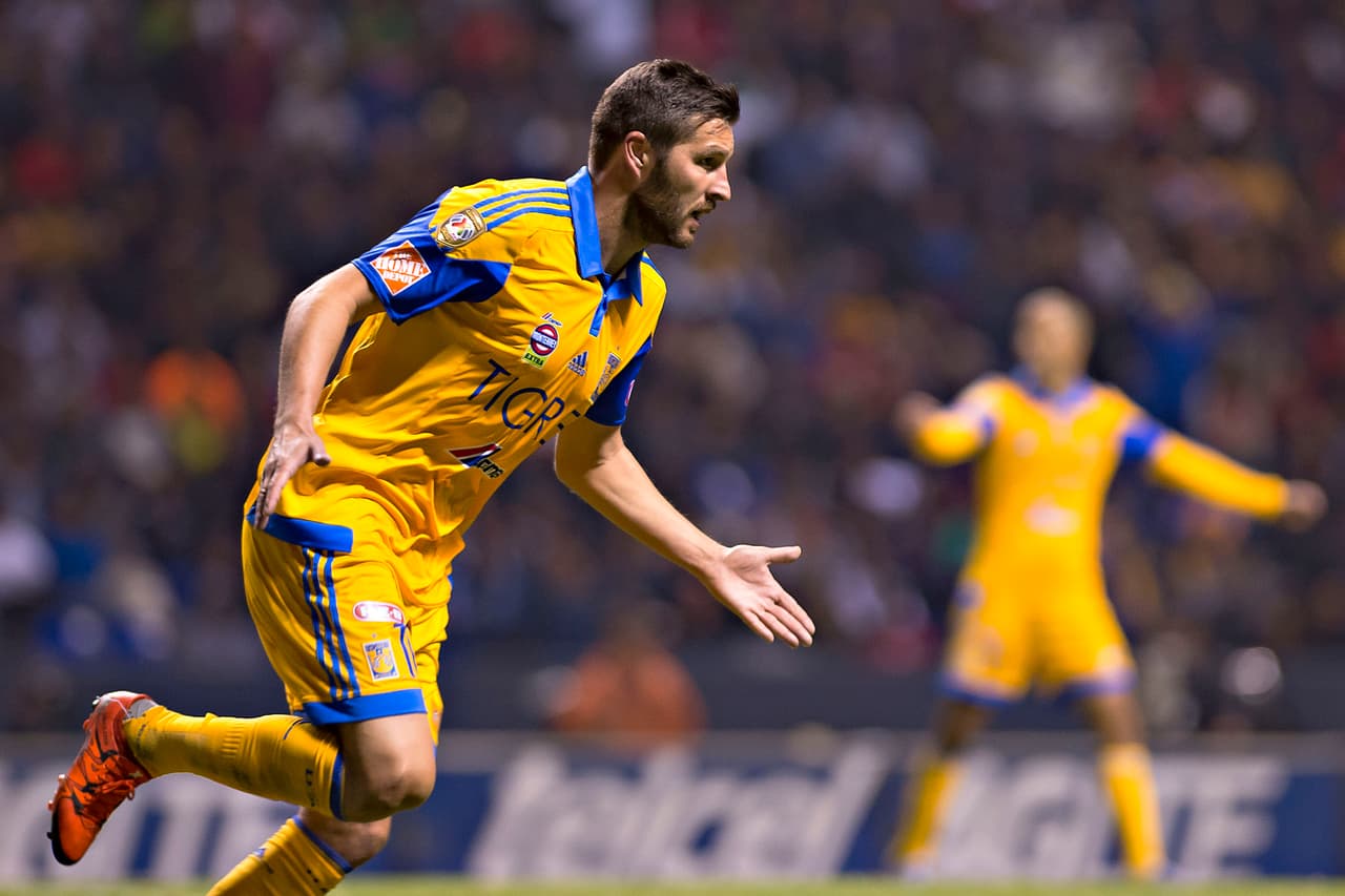 DELANTEROS- André Gignac, Tigres.- El delantero es hasta el momento el líder de goleo en el C2016, llevando el primer lugar gracias a los 5 goles que ha anotado en el C2016. El francés sigue deleitando las pupilas a sus seguidores con jugadas magistrales. André suma 40 puntos y su valor es de $10.6 millones.