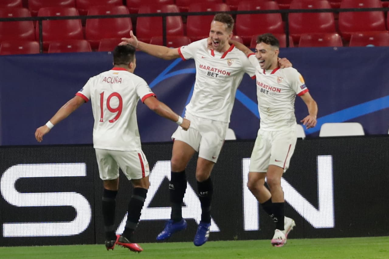 Sevilla venció por la mínima al Rennes con gol de Luuk de Jong (55’). Sevilla recibirá al Krasnodar y Rennes visitará al Chelsea en la tercera fecha de la justa.
