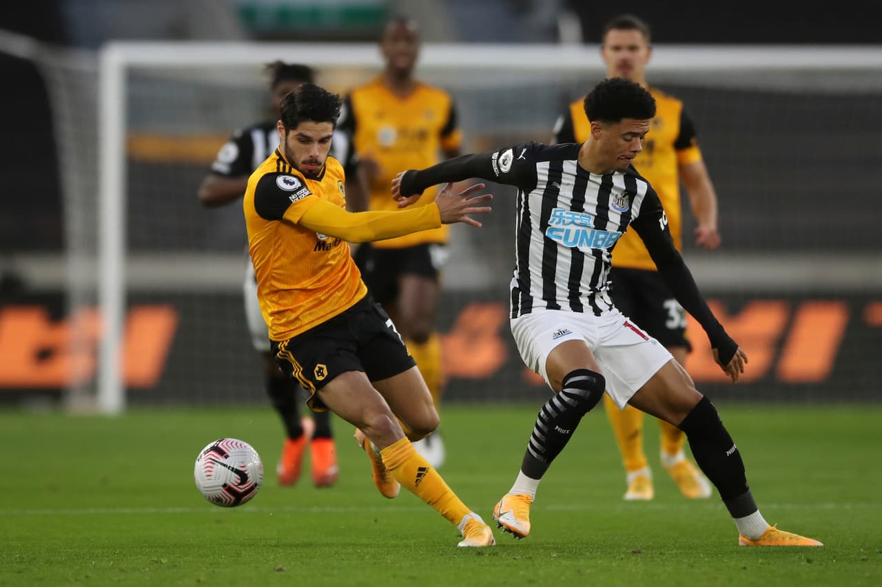 De último minuto empata Newcastle ante el Wolverhampton en el Estadio Molineaux. El mexicano Raúl Jiménez anotó el primer gol del encuentro, pero fue al minuto 88 cuando Jacob Murtphy le da el gol del empate a los 'Magpies' en la quinta jornada de la Premier League.