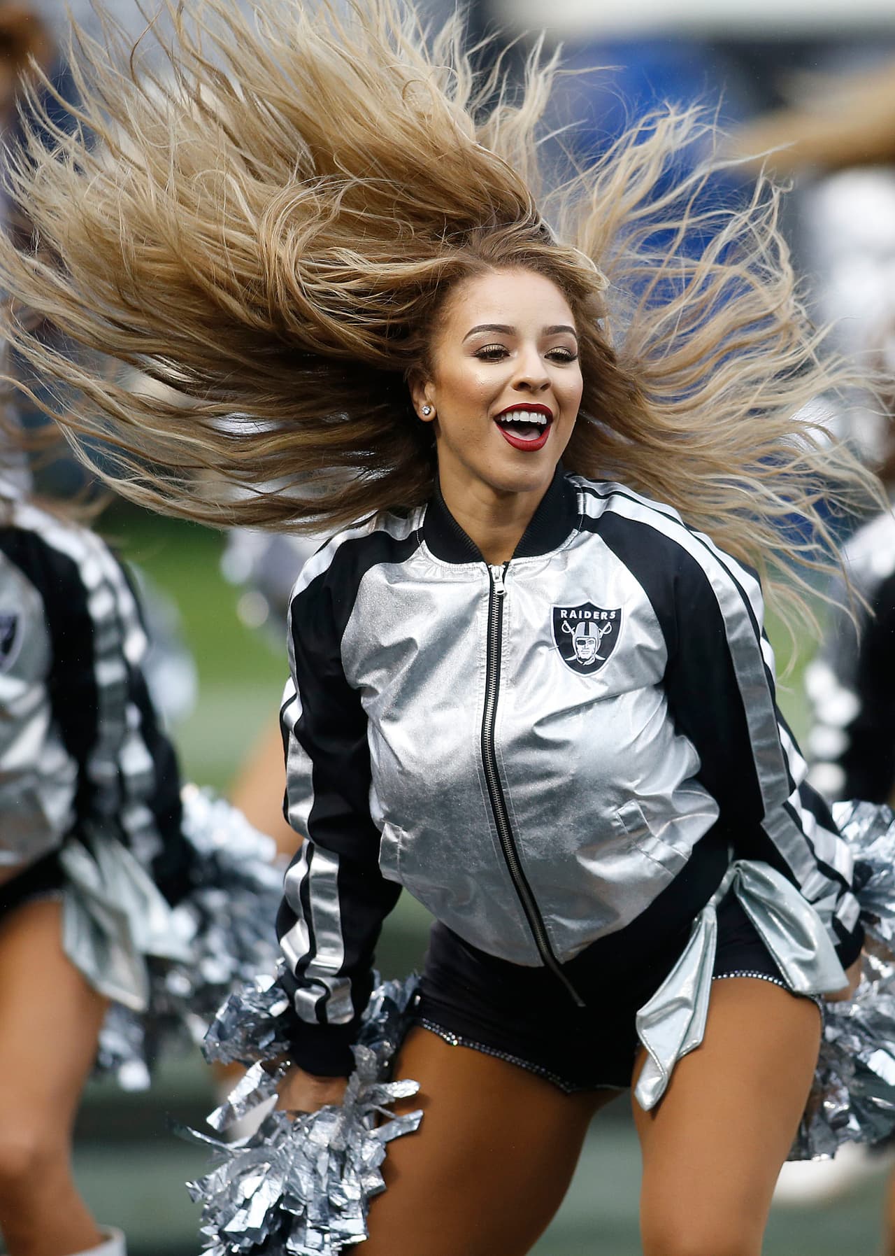 La Semana 12 de la NFL tuvo en la belleza y energía de las porristas en los estadios ese ingrediente perfecto para darle un color especial al fútbol americano estadounidense.