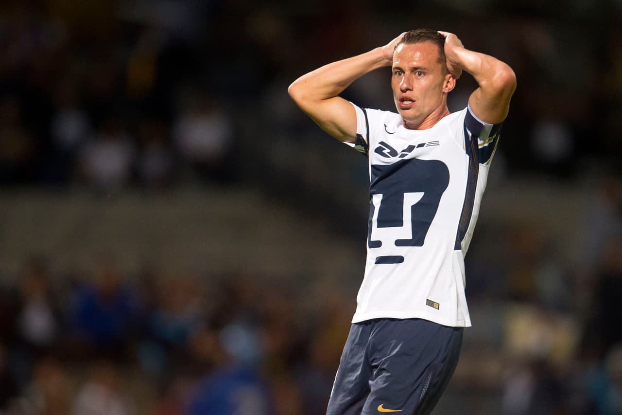 <b>Abraham González</b>
<br>- Nacido en España.
<br>- Paso breve e inconsistente en México.
<br>- No rindió lo que se esperaba de él.
<br>- Llegó para unirse a los Pumas de la UNAM en 2016 pero no ganó ningún título en México tras su paso por los auriazules y por los Tiburones Rojos de Veracruz.