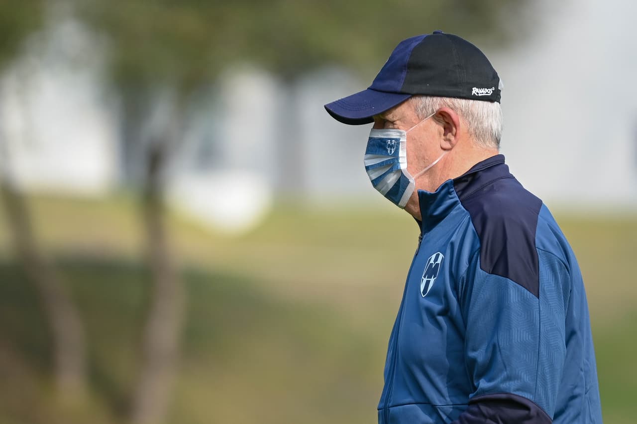 Javier Aguirre minimiza récords y resalta su defensa en Monterrey