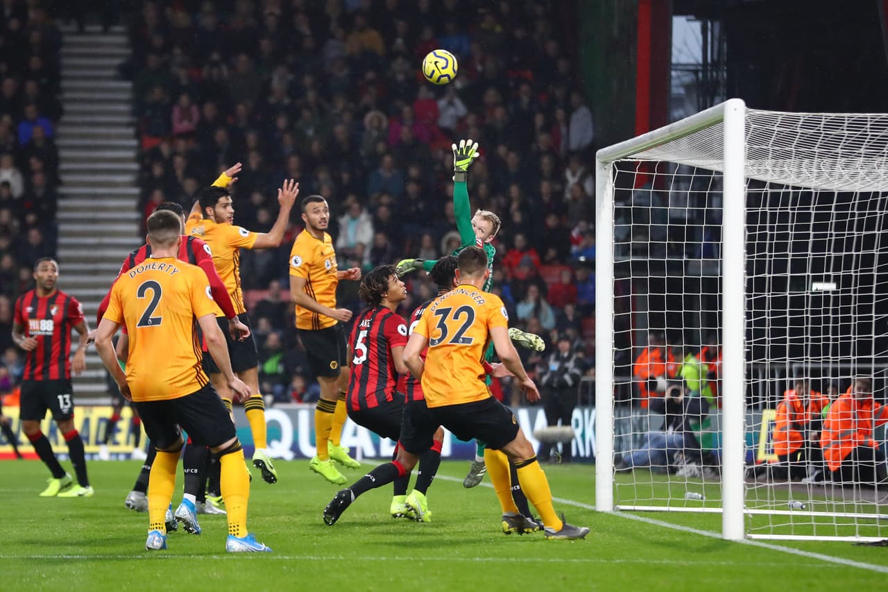 Moutinho (21’) abrió el marcador para los Wolves y Jiménez (31’) marcó el 2-0. Cook (59’) marcó el descuento.