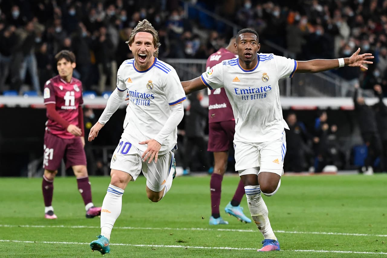 Tres minutos después, Luka Modric convertía el tanto de la voltereta para hacer rugir el Bernabéu y pensar en una ventaja mucho más grande con todo un tiempo por disputarse.