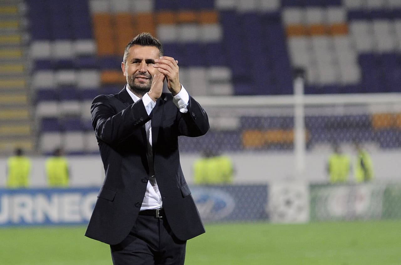 Nenad Bjelica dirigió en la Bundesliga a Wolfsberg AC y al FK Austria Viena, en Polonia estuvo al frente del Lech Poznan. Ocupa el banquillo del Dinamo Zagreb de la primera división del futbol croata desde mayo del 2018; ha conseguido dos títulos de Liga y un título de Copa.