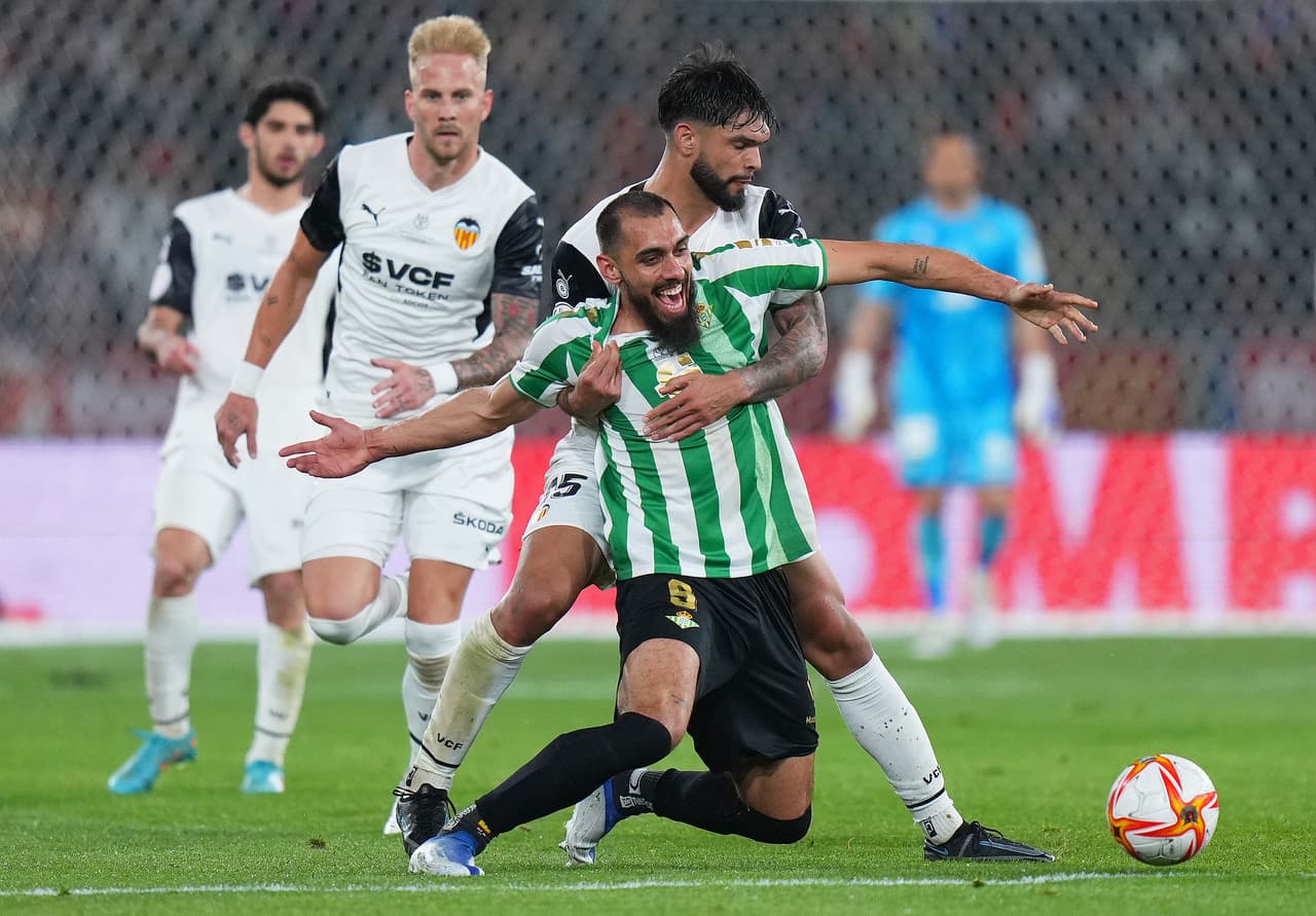 Un posible penal sobre el Panda no fue marcado.