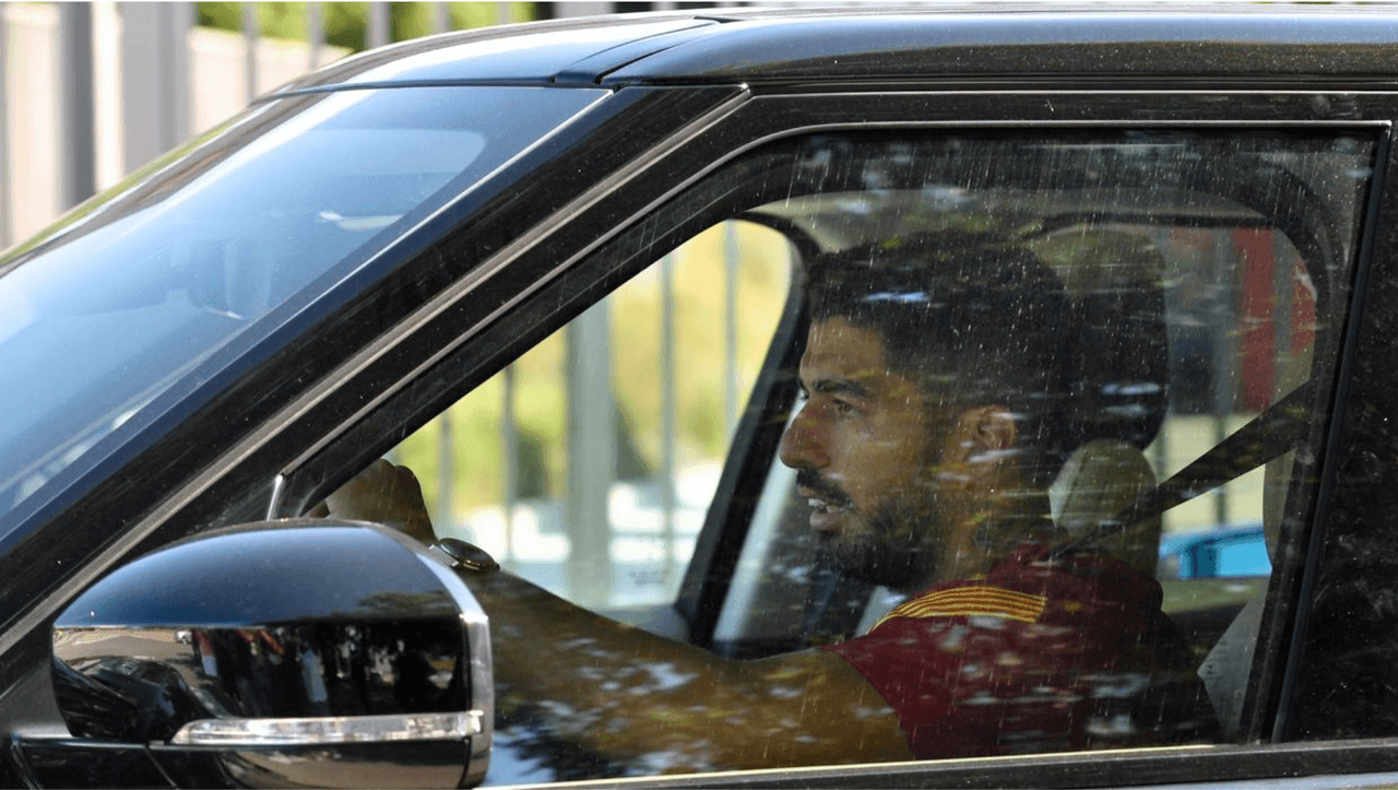 Suárez pasa examen de italiano y se acerca a la Juventus