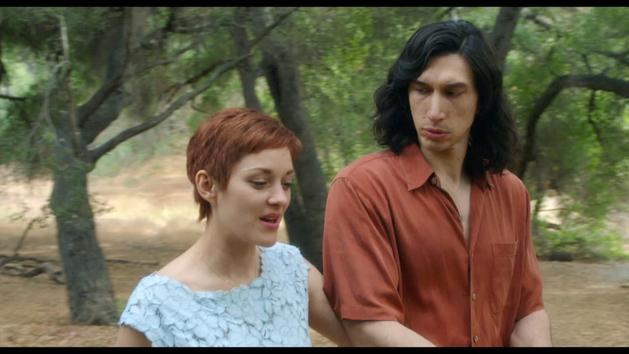 Centro de todas las miradas, juntos forman una pareja feliz rodeada de glamur. El nacimiento de su primogénita, Annette, una niña misteriosa con un destino excepcional, les cambiará la vida.
<br>