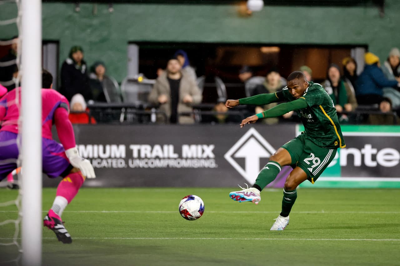 El colombiano Juan Mosquera marcó el tanto de la victoria local entre Timbers y Sporting KC.