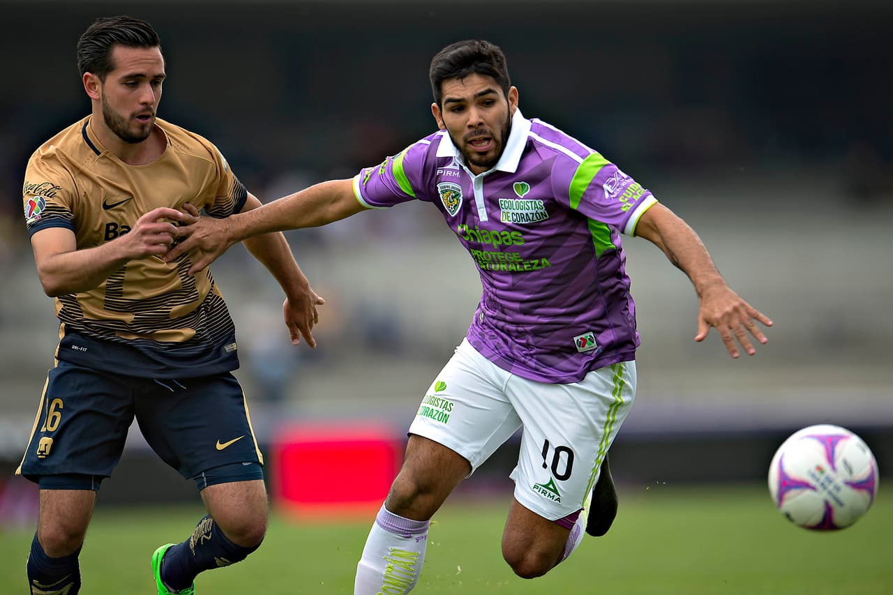 En la zona ofensiva se encuentra el también jugador de Chiapas, Silvio Romero, que sumó 112 puntos gracias a los 17 partidos y 1381 minutos en los que vio acción en el Apertura 2015, marcando 10 goles y ocho asistencias a sus compañeros, el delantero sólo vio 3 tarjetas amarillas en este torneo.